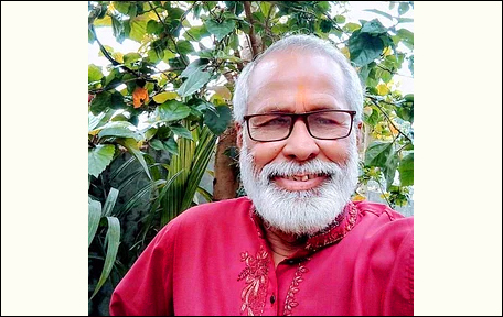 নিজের বাড়ির সামনেই সাংবাদিককে কুপিয়ে হত্যা