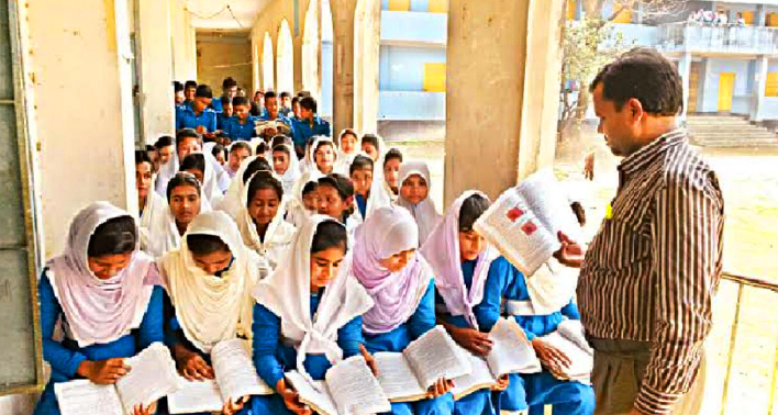 পাঠ্যপুস্তক নিয়ে রাজনীতির খেলা বন্ধের আহ্বান শিক্ষাবিদদের