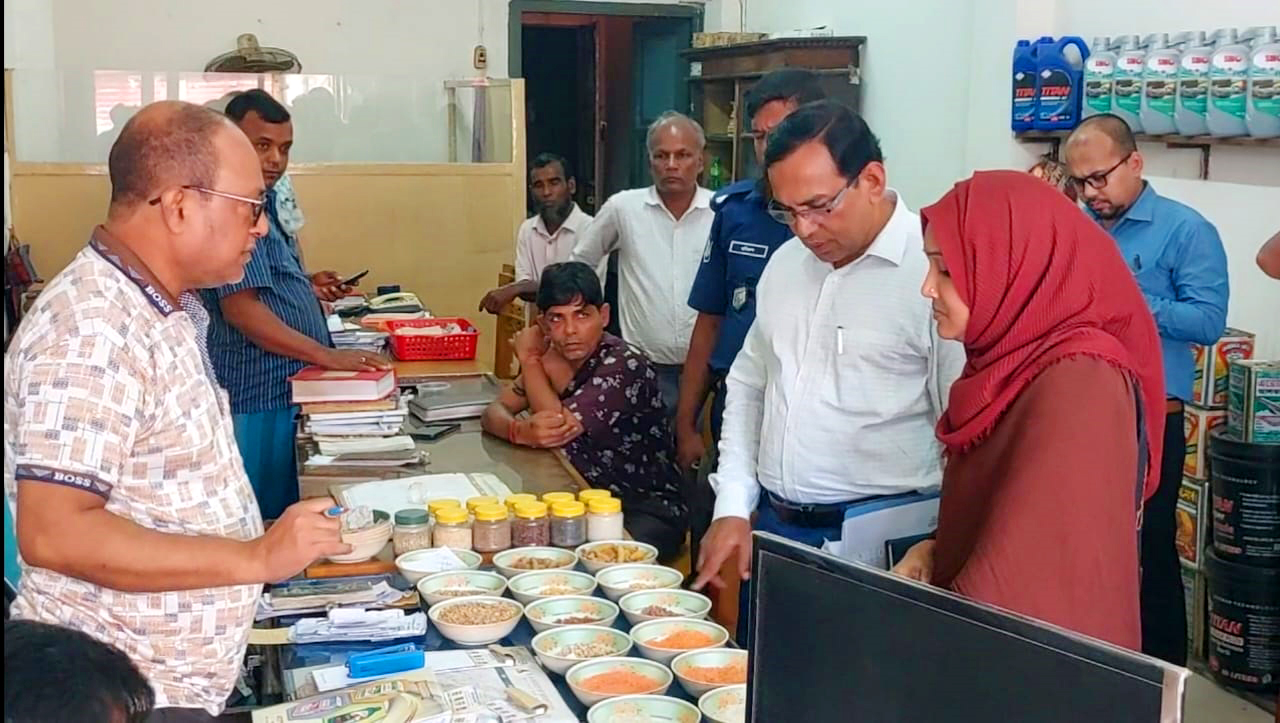 ঝালকাঠিতে বিশেষ টাস্কফোর্স টিমের অভিযান, জরিমানা