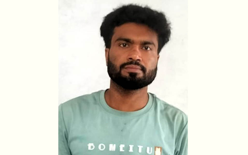 ধুনটে টেইলার্সের নারী কর্মীকে শ্লীলতাহানীর ঘটনায় যুবক গ্রেপ্তার