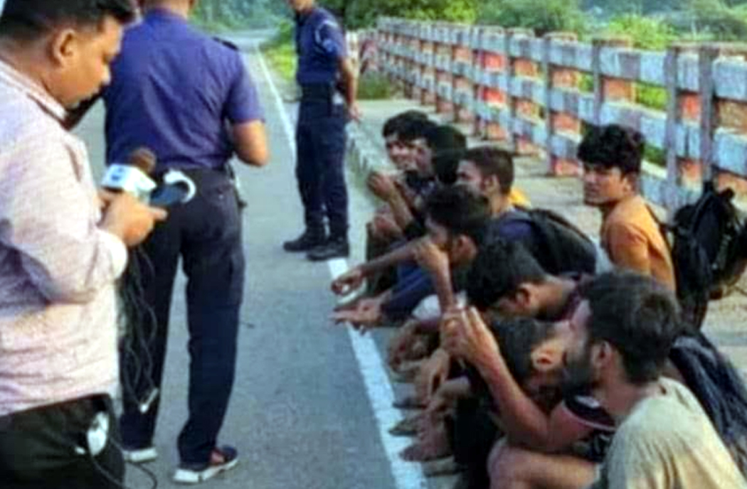 মালয়েশিয়ার কথা বলে ইনানী সৈকতে রেখে পালালো দালালেরা, আটক ২৬ রোহিঙ্গা