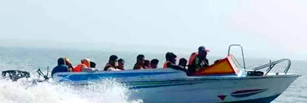 নাফ নদীতে ডুবেছে টেকনাফগামী স্পিড বোট, নিখোঁজ ১