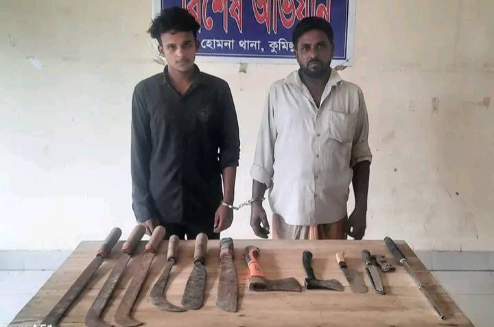 হোমনায় ইয়াবা ও দেশীয় অস্ত্রসহ দুইজন আটক