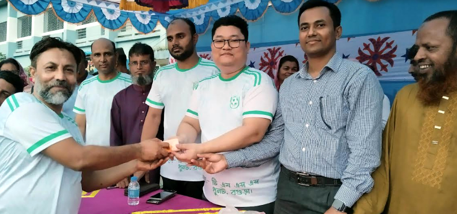 ধুনটে প্রীতি ফুটবল ম্যাচ অনুষ্ঠিত