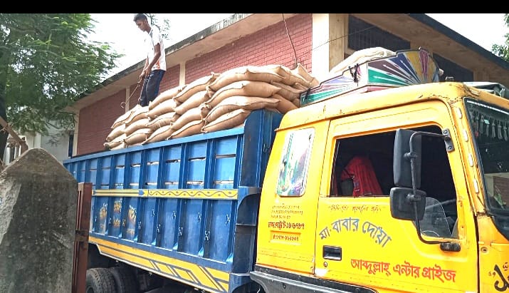 নওগাঁর বদলগাছী‌তে খাদ‌্যবান্ধব ডিলার নি‌য়োগ না হ‌তেই চাল উ‌ত্তোলন