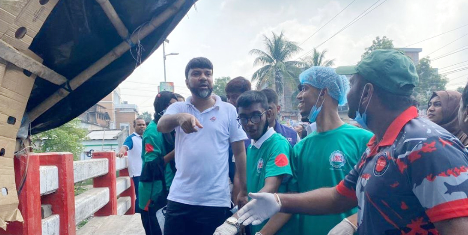 সাতক্ষীরা শহরের প্রাণসায়ের খাল দখল-দূষণের বিরুদ্ধে অভিযান