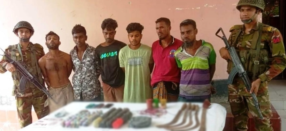 সাতক্ষীরায় গণপিটুনিতে নিহত এক, অস্ত্র ও বিষ্ফোরক উদ্ধার