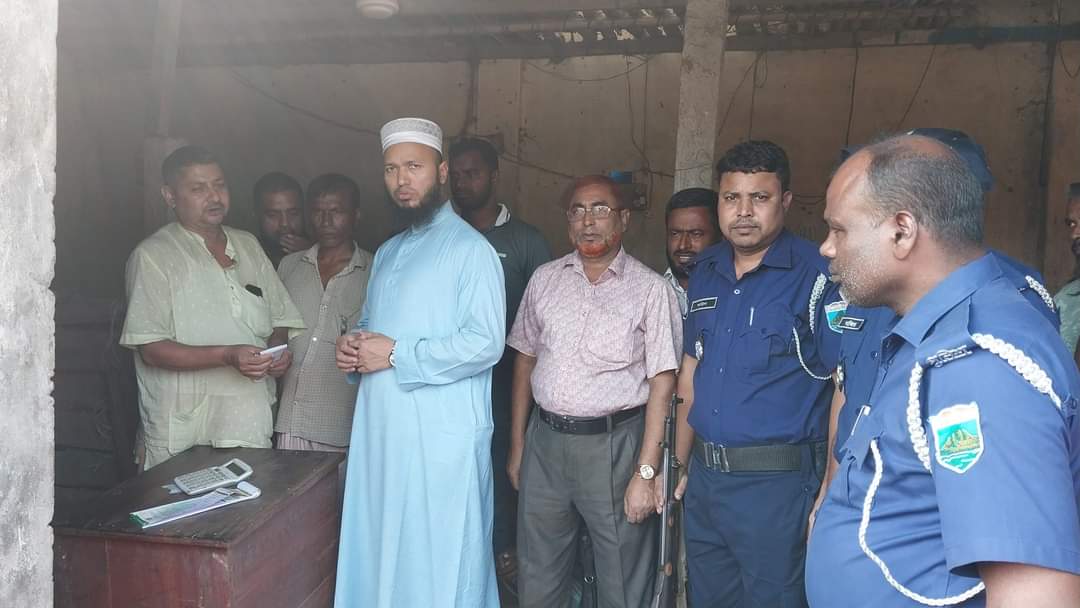 সাঁথিয়ায় ভ্রাম্যমাণ আদালত পরিচালনা করে তিনটি দোকানে জরিমানা