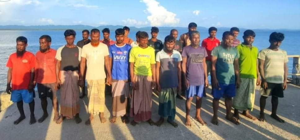 আরাকান আর্মির হাতে আটক ২০ জেলেকে ফিরিয়ে আনলো বিজিবি