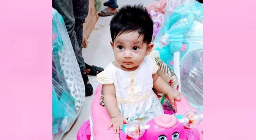 আজিমপুরে প্রকাশ্যে ডাকাতি, মালামালের সাথে শিশুকেও নিয়ে গেল ডাকাতের দল