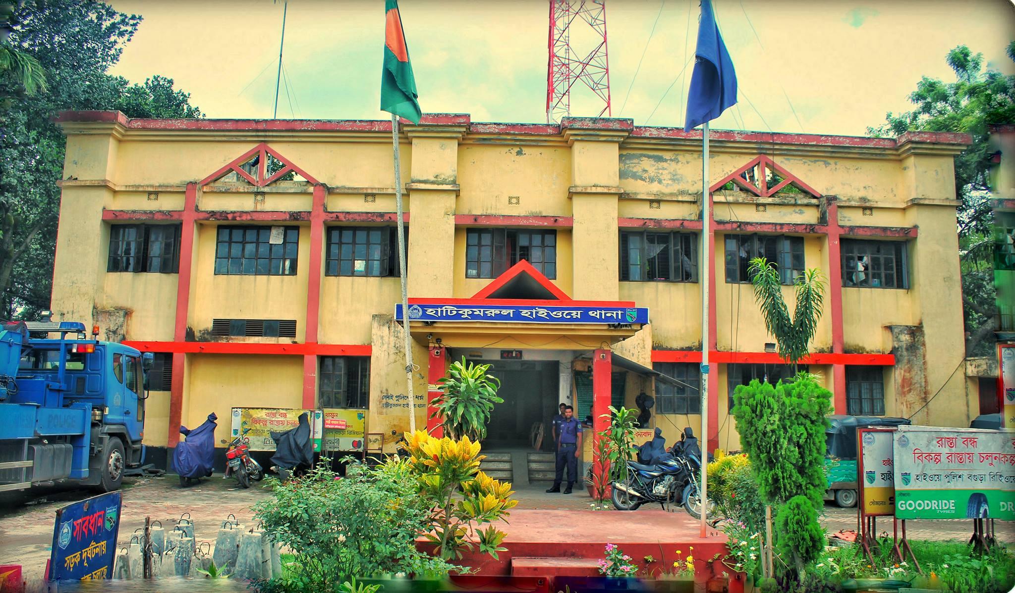উল্লাপাড়ায় বাস মোটরসাইকেল সংঘর্ষে ২ জনের মৃত্যু