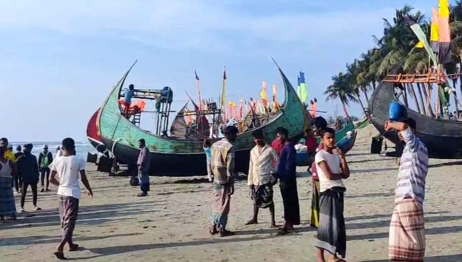 টেকনাফে সমুদ্রস্নানে নেমে এক শিক্ষার্থীর মৃত্যু নিখোঁজ দুই