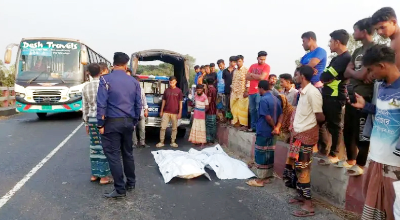 বেপরোয়া গতি কেড়ে নিল চার প্রাণ