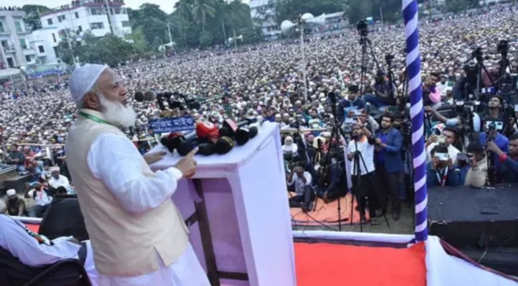 নারীদের পোশাক নিয়ে বাড়াবাড়ি করবেনা জামায়াত