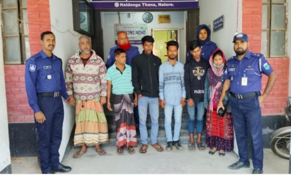 নাটোরে ডাকাতির অভিযোগে নারীসহ গ্রেপ্তার ৫ 