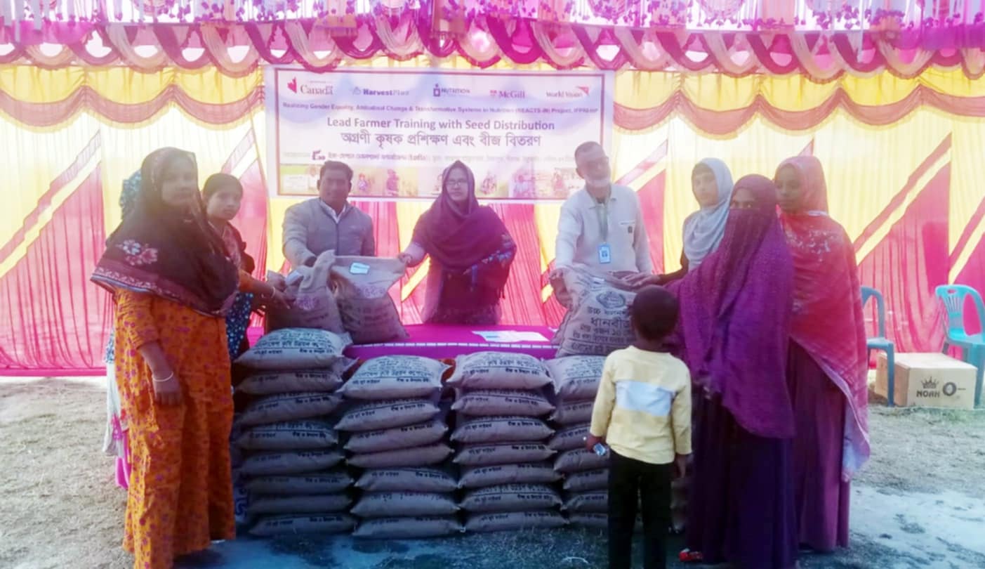 ঠাকুরগাঁও কৃষকদের প্রশিক্ষণ ও বীজ বিতরণ
