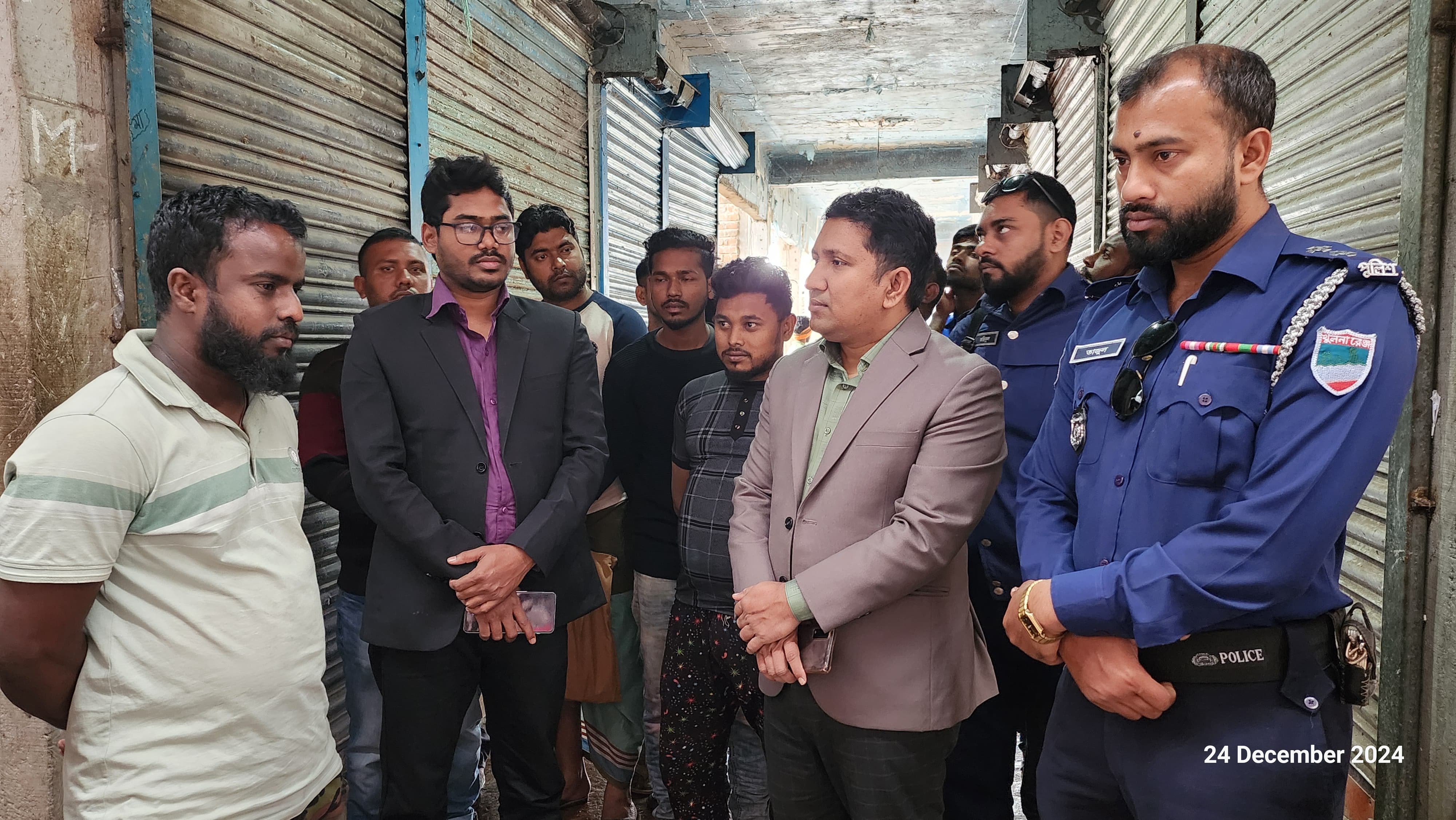 সাতক্ষীরার দেবহাটায় রপ্তানি শিল্প চিংড়িতে অপদ্রব্য পুষ, ভ্রাম্যমান আদালতে জরিমানা