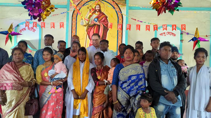 বিরলে জাকজমকপূর্ণভাবে শুভ বড়দিন উদযাপন