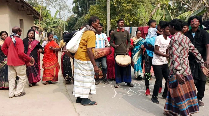 বাগাতিপাড়ায় আনন্দমুখর পরিবেশে বড়দিন উদযাপন