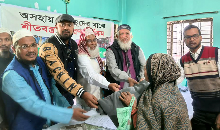 সিংড়ার দুস্থরা পেলেন শীতবস্ত্র