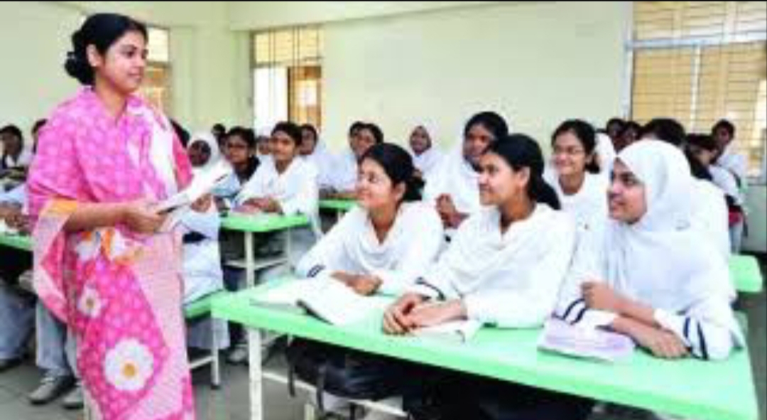 সকাল ৯ টা থেকে বিকেল ৪ টা পর্যন্ত প্রতিষ্ঠানে উপস্থিত না থাকলে শিক্ষকদের বিরুদ্ধে বিভাগীয় ব্যবস্থা