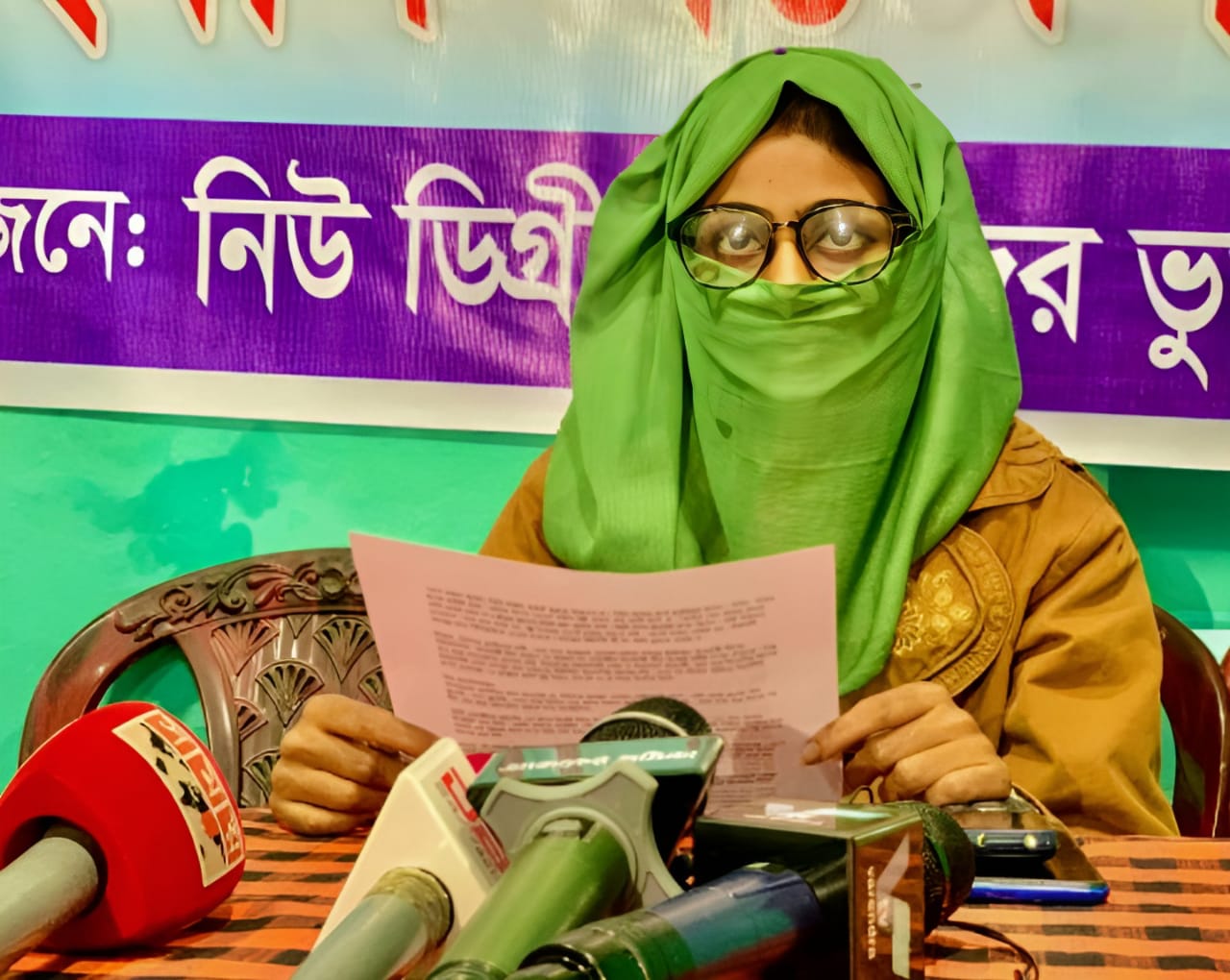 কলেজছাত্রীর অশ্লীল ভিডিও ছড়ানোর ভয় দেখিয়ে ধর্ষণ, যুবলীগ কর্মীর বিচার দাবি