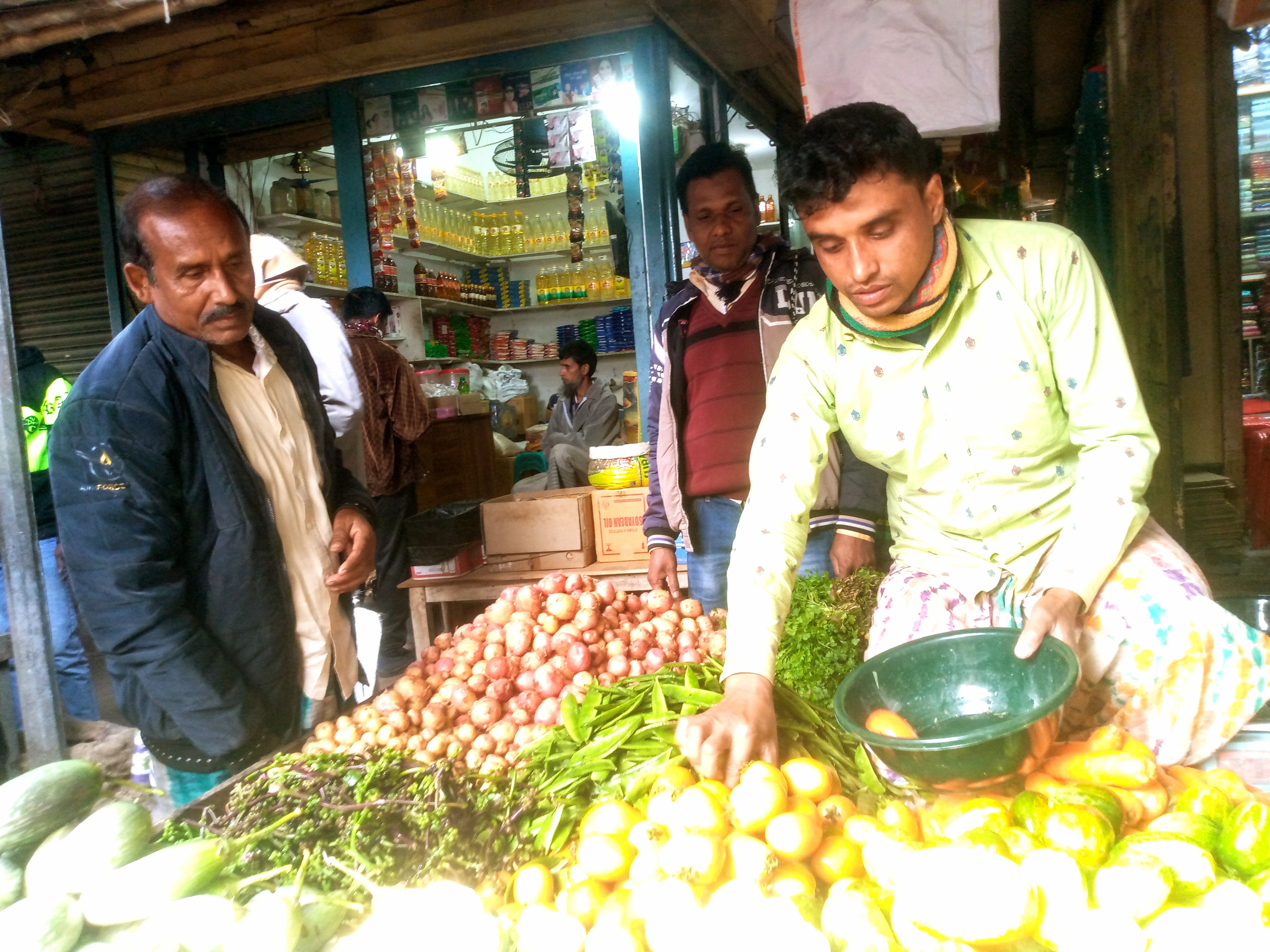  বাজারে কমেছে শীতকালীন সবজির দাম