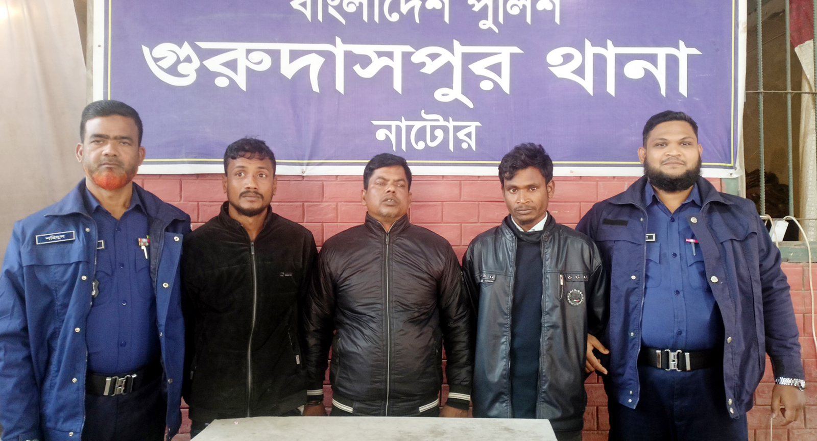 গুরুদাসপুরে অপহরণ চক্রের হোতাসহ গ্রেপ্তার ৩