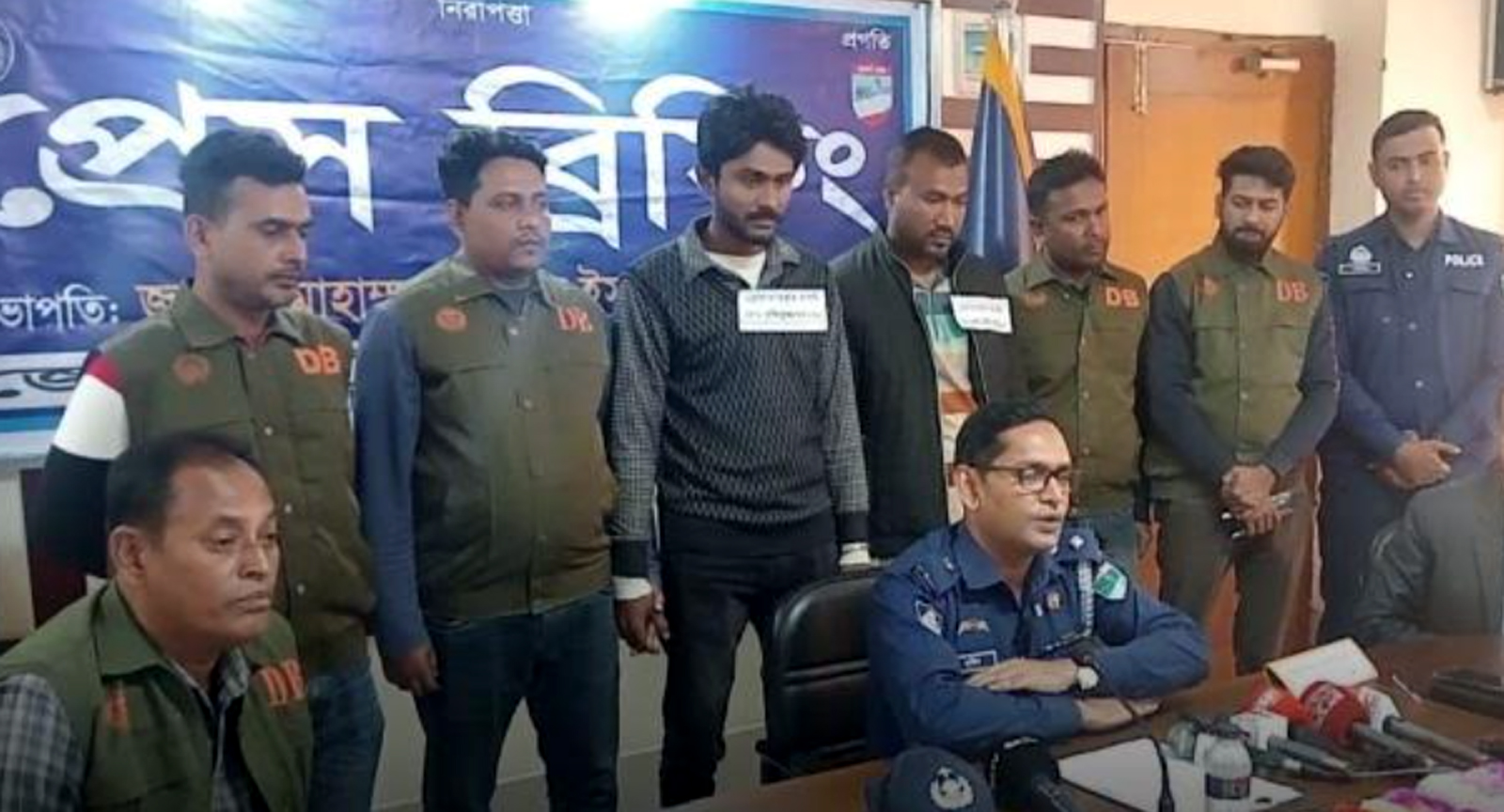 সাতক্ষীরায় ব্যাবসায়ীর টাকা ছিনতাইয়ের ঘটনায় দুইজন গ্রেপ্তার