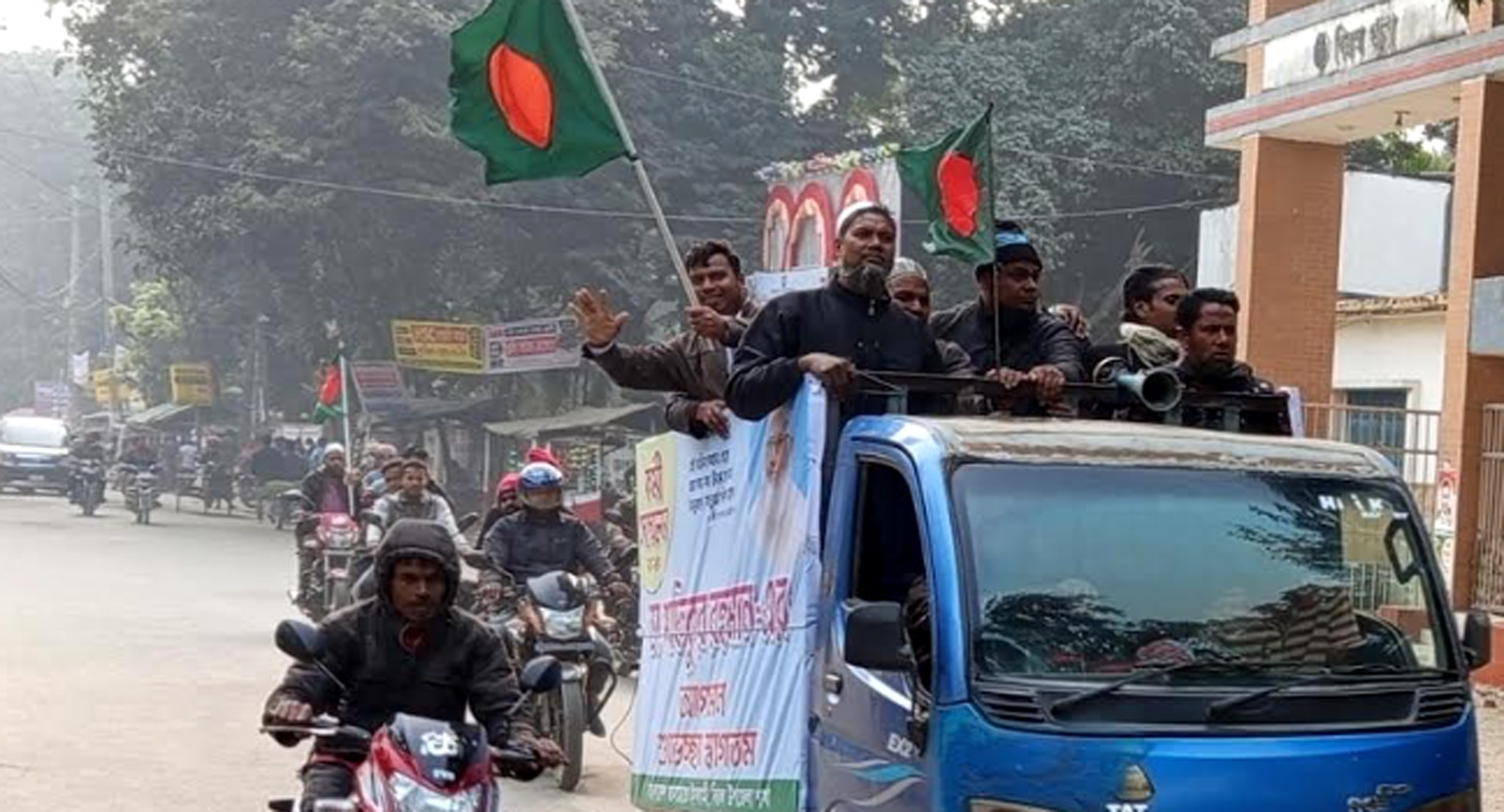বিরলে জামায়াতের গাড়ীবহরের শোভাযাত্রা