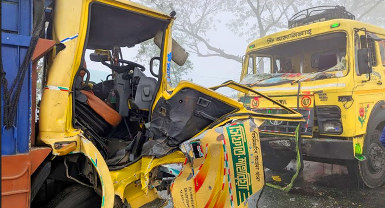 ঘনকুয়াশায় দুই ট্রাকের সংঘর্ষে দুই জনের মৃত্যু