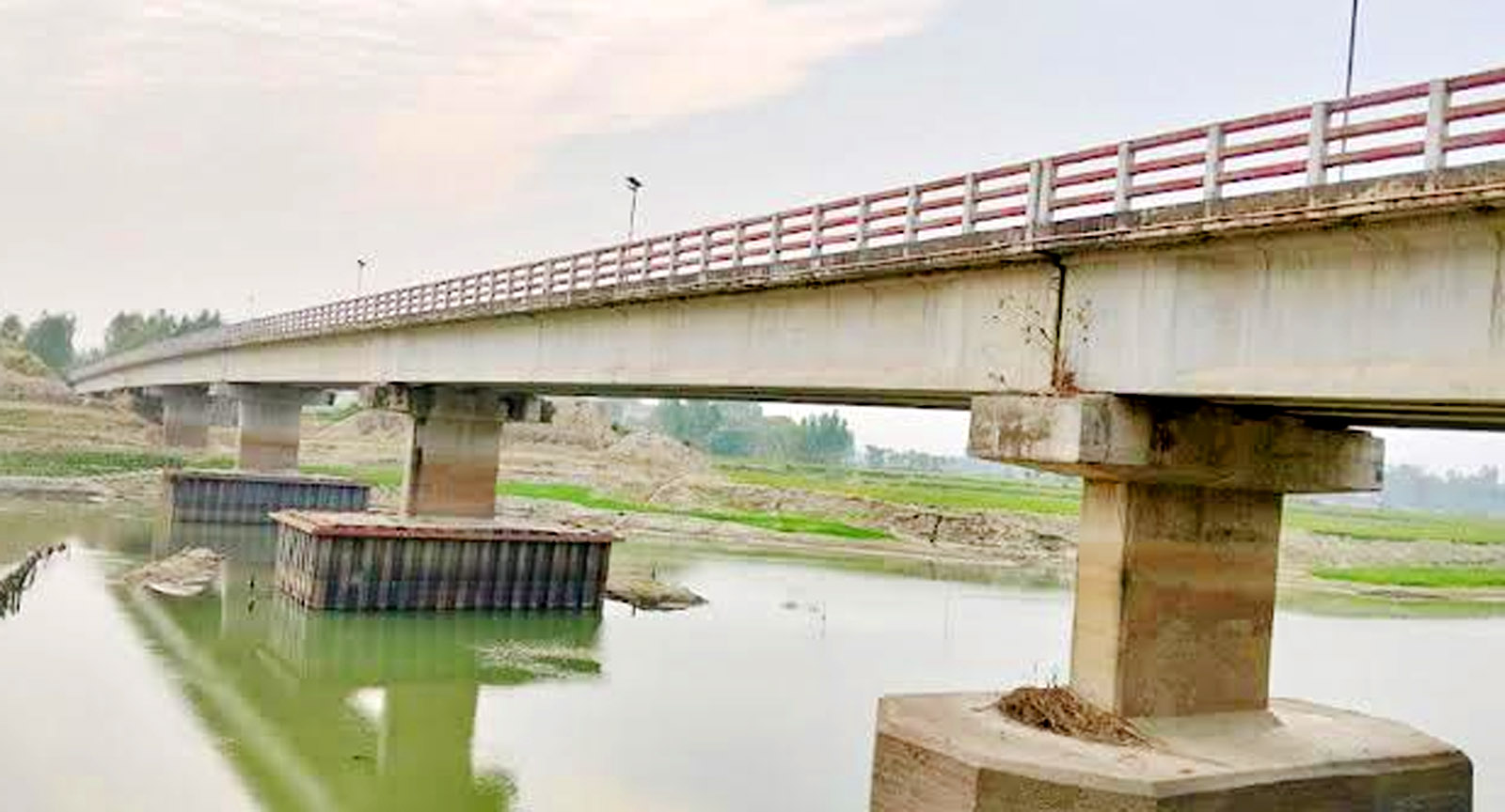 ২৪ কোটি টাকার সেতুর সংযোগ সড়ক নেই
