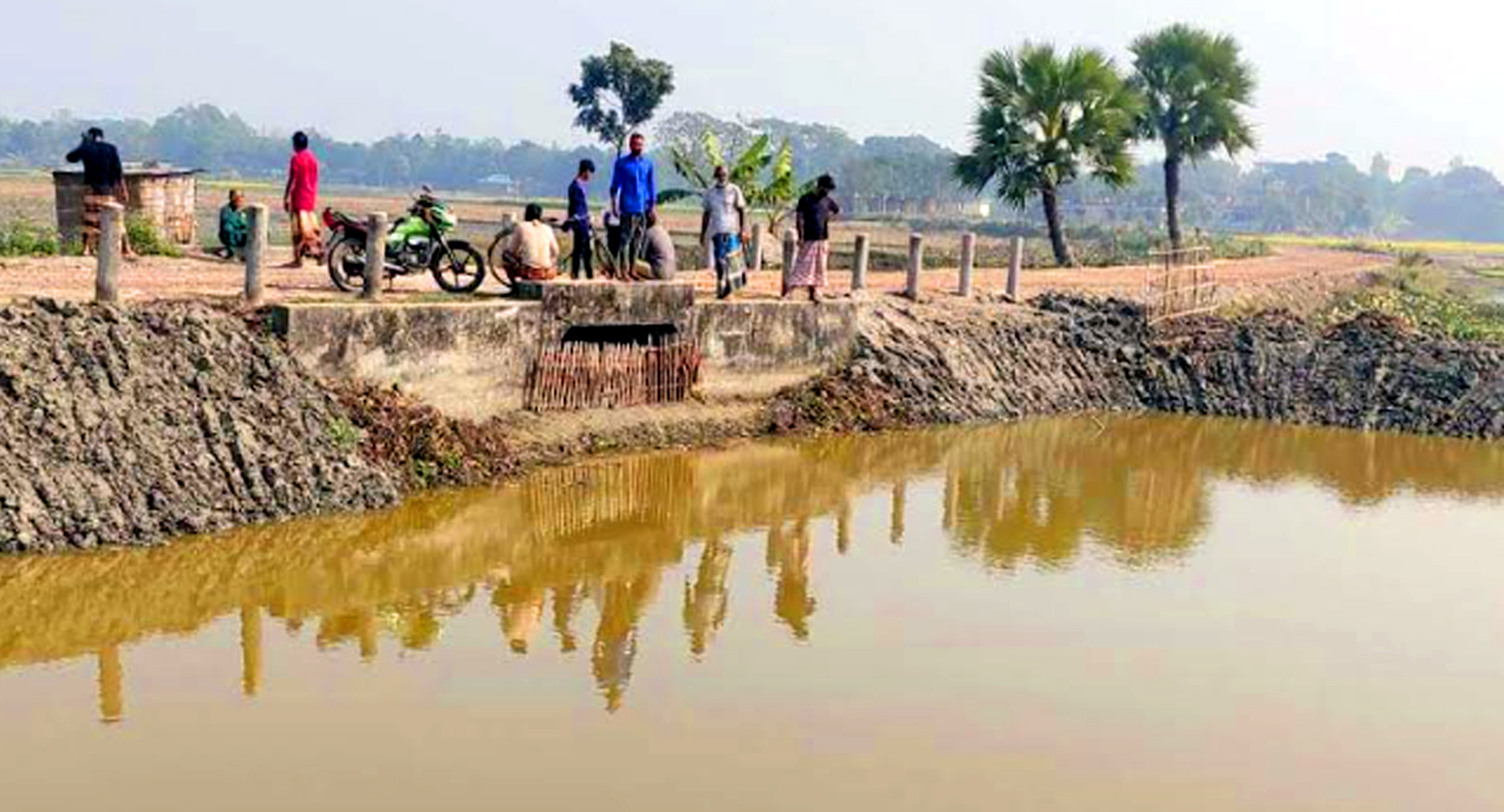 কালভার্ট বন্ধ করে পুকুর খনন; দুশ্চিন্তায় গ্রামবাসী