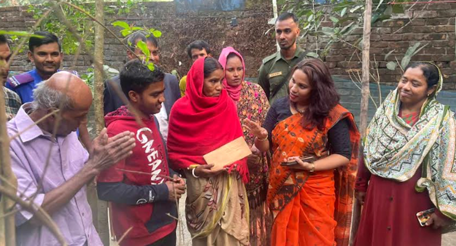 মেডিকেলে চান্স পাওয়া জয় কর্মকারের পাশে দাঁড়ালেন শ্যামনগরের ইউএনও