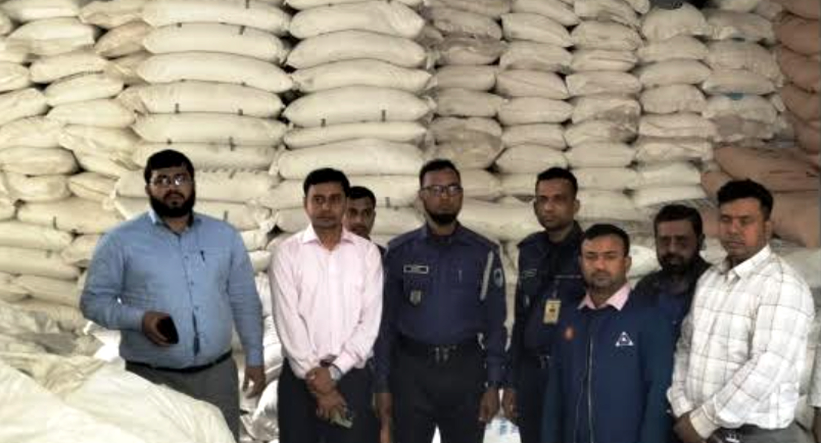 সাতক্ষীরায় চাহিদার তুলনায় মিলছে না সার, মজুত করায় জরিমানা