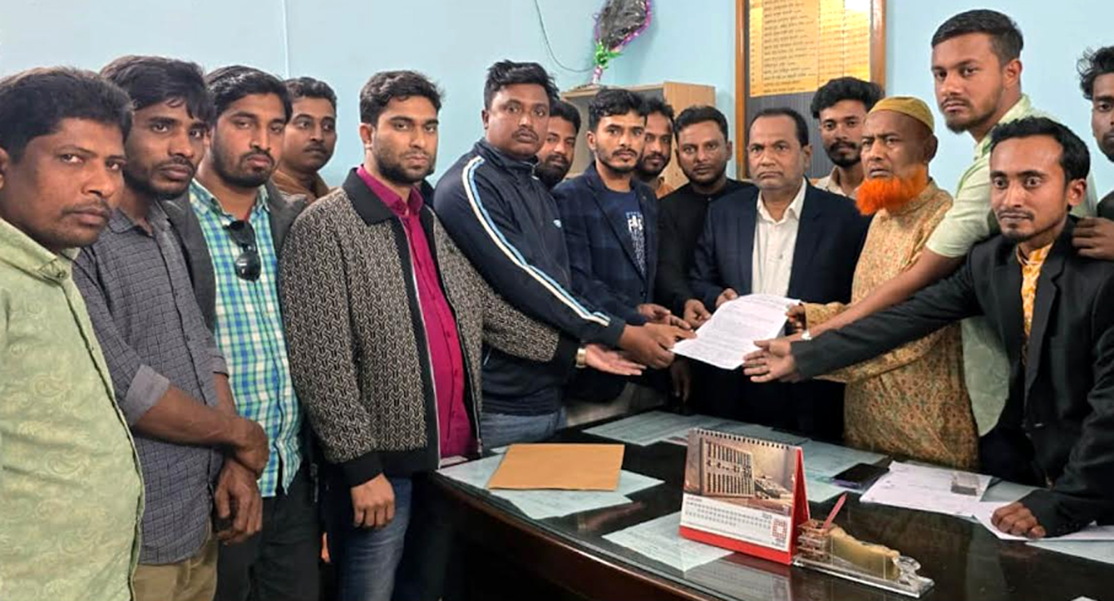 ধুনটের বিভিন্ন শিক্ষা প্রতিষ্ঠানে ছাত্রদলের স্মারকলিপি প্রদান