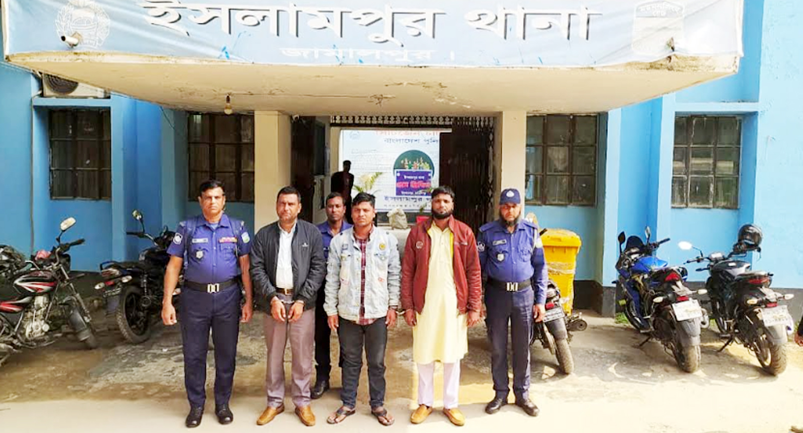 ইসলামপুরে অপারেশন 'ডেভিল হান্ট'  অভিযানে তিনজন গ্রেপ্তার
