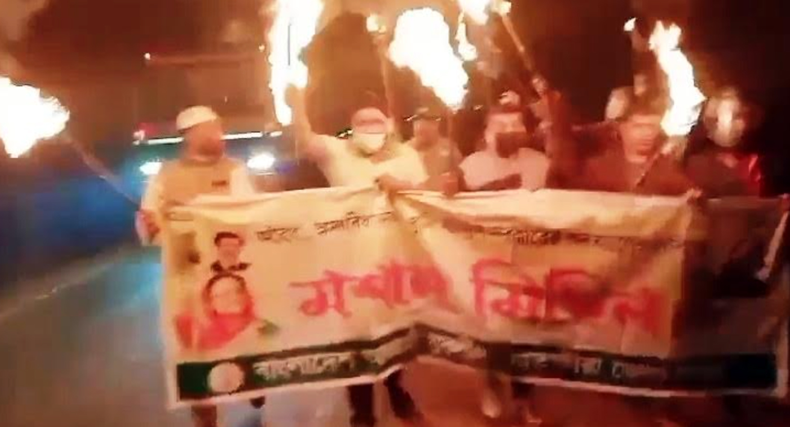 সাতক্ষীরায় যুবলীগের মশাল মিছিল