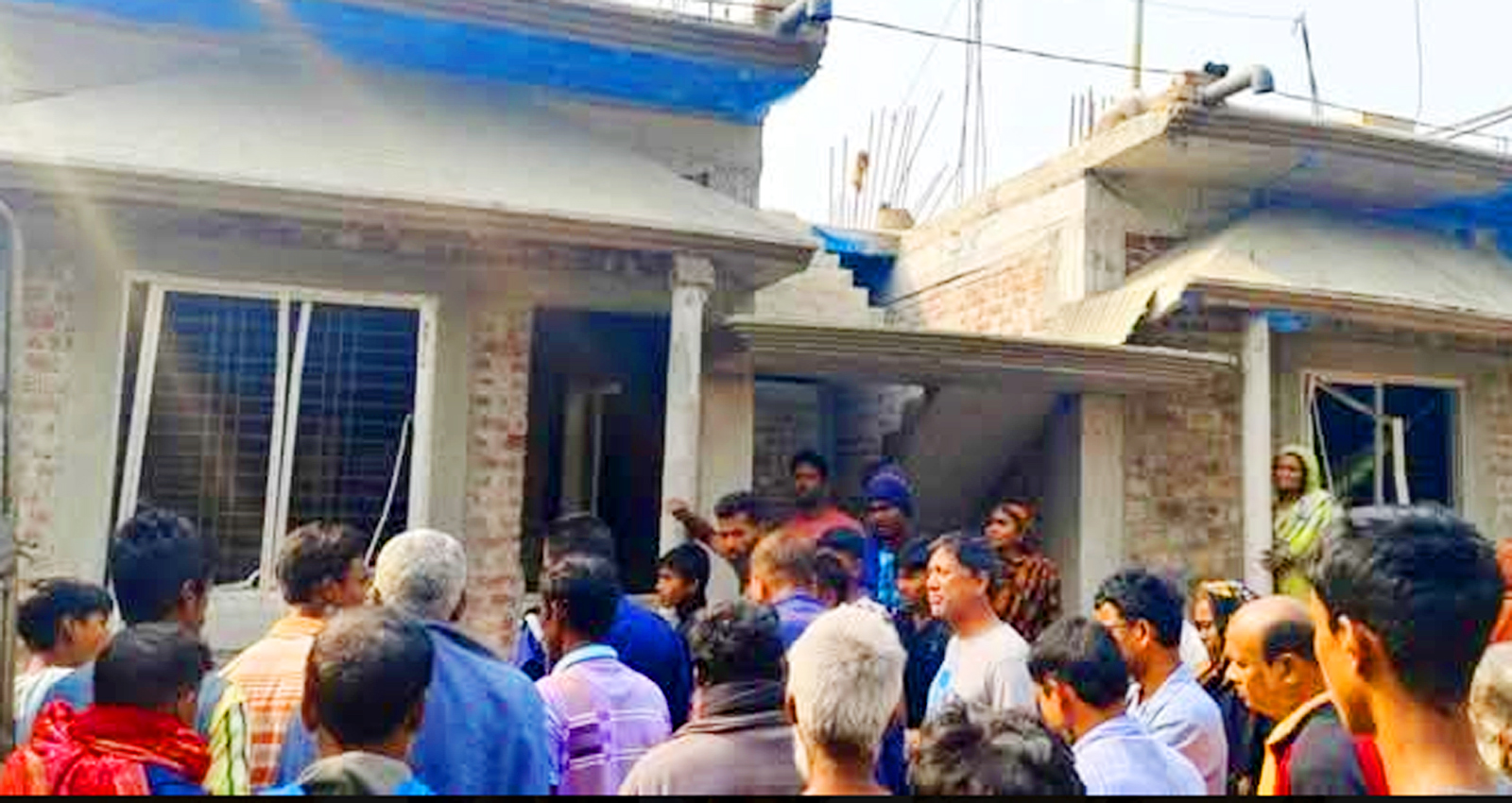 বাড়ি নির্মাণকে কেন্দ্র করে প্রবাসীর বাড়িতে হামলা লুটপাট