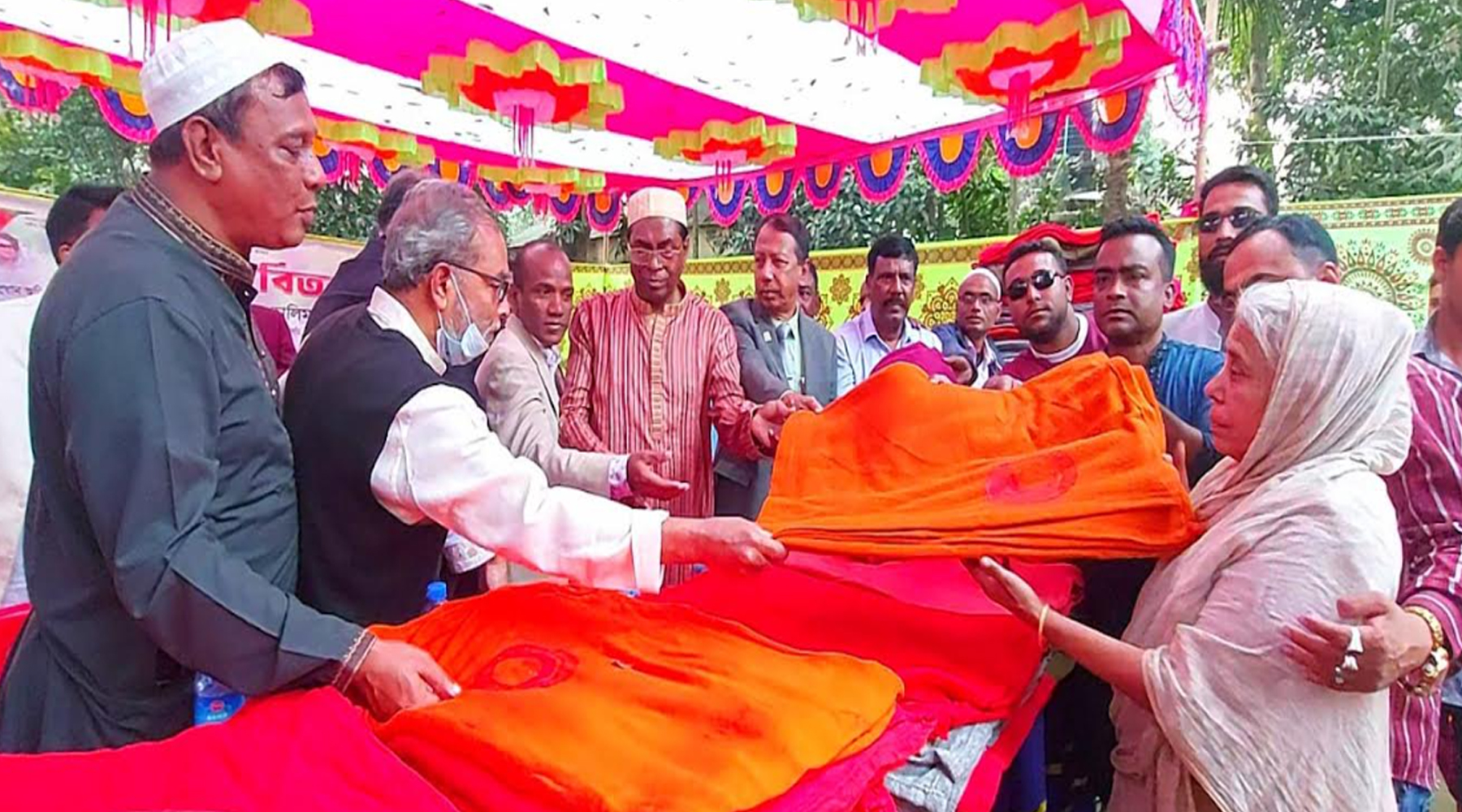 অসহায়দের কম্বল দিলেন বিএনপির চেয়ারপার্সনের উপদেষ্টা