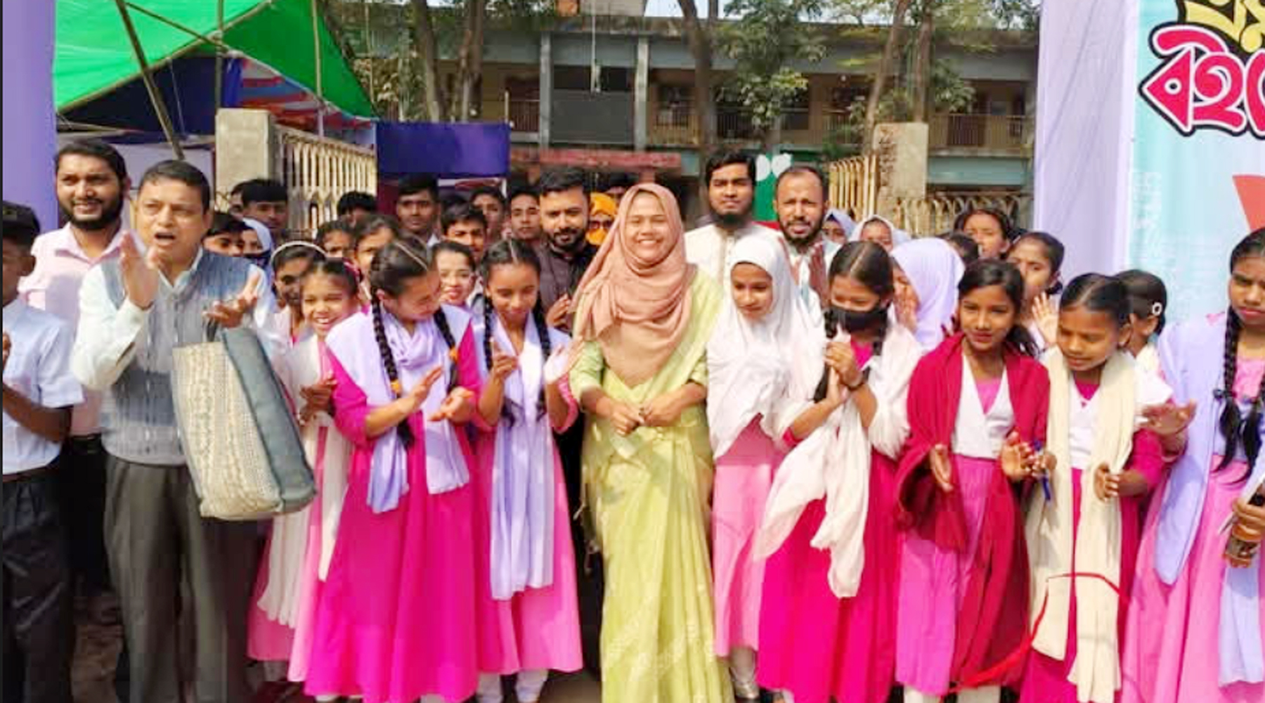 সাপ্তাহব্যাপী বই মেলায় শিক্ষার্থীদের কুইজ প্রতিযোগিতা