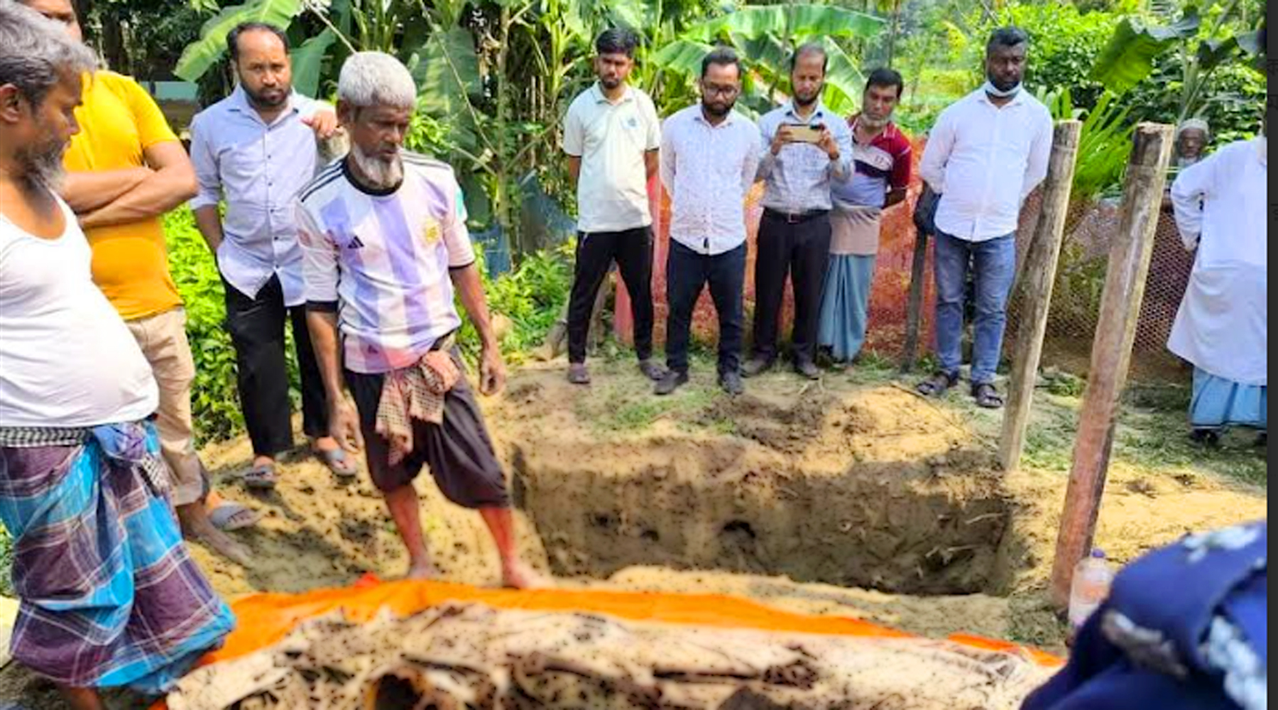 গুলিতে মৃত্যুর ১১ বছর পর জামায়াত-শিবিরের তিন কর্মীর লাশ উত্তোলন