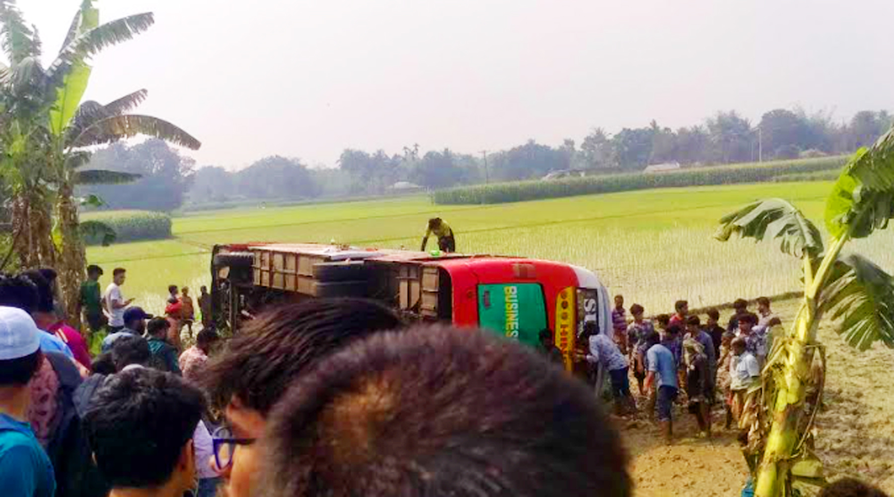 দূর্ঘটনার কবলে ইবি শিক্ষার্থীদের বাস, আহত অন্তত ২০