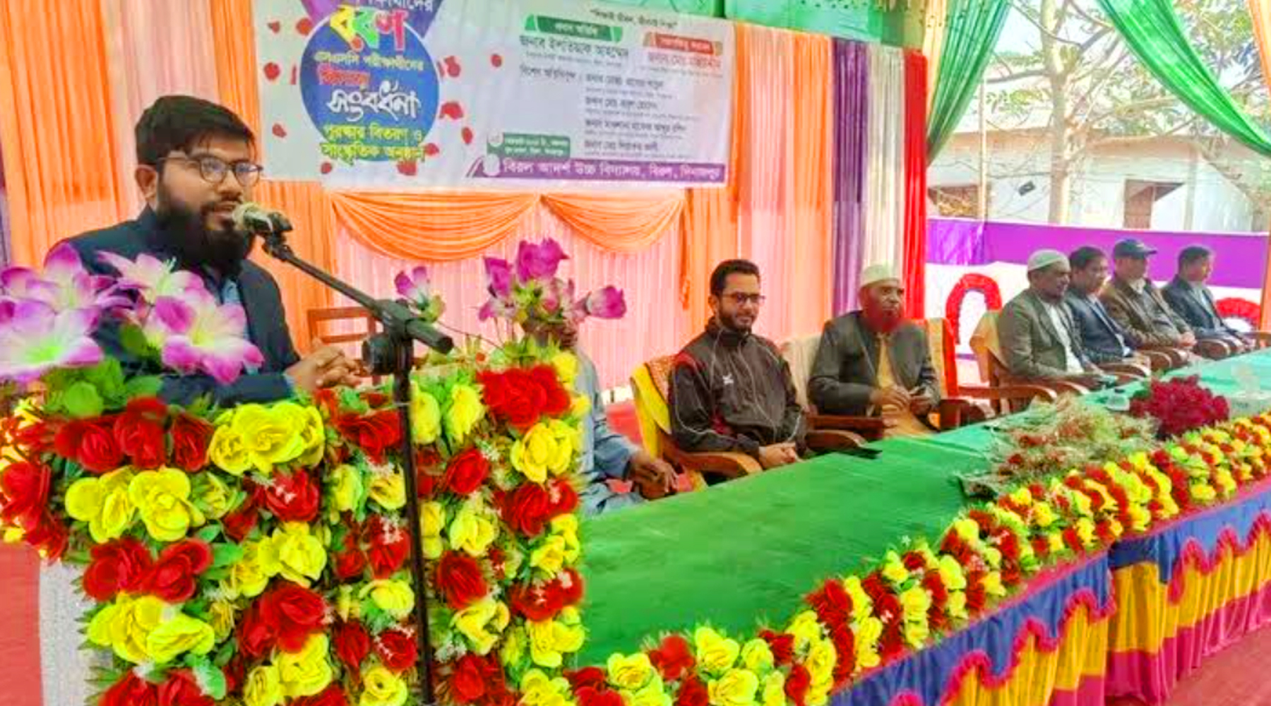 বিরল আদর্শ উচ্চ বিদ্যালয়ে নবীণ বরণ ও এসএসসি পরীক্ষার্থীদের বিদায় অনুষ্ঠিত