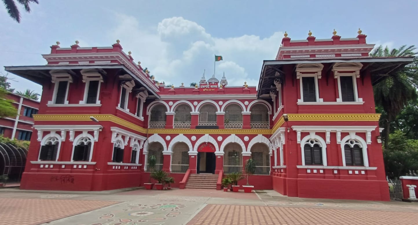 রাজশাহী কলেজে বহিরাগতদের দৌরাত্ম্য , নেই কার্যকর ব্যবস্থা