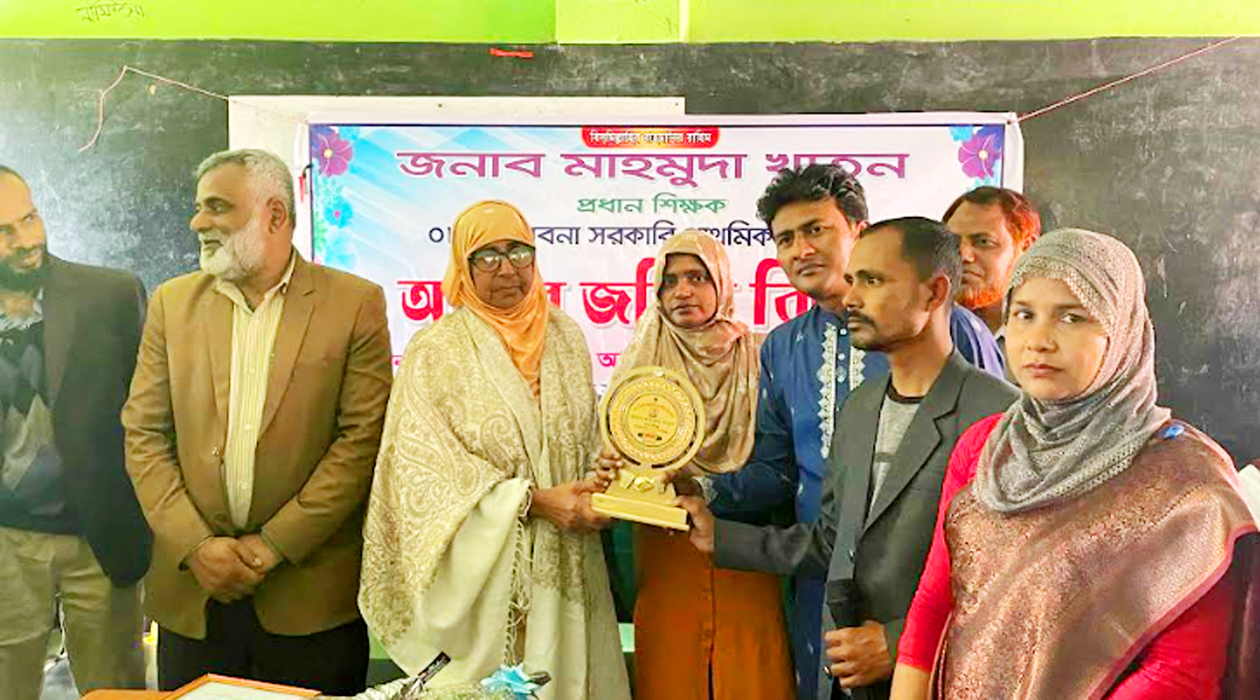 বদলগাছীতে প্রধান শিক্ষকের অবসরজনিত বিদায় সংবর্ধণা