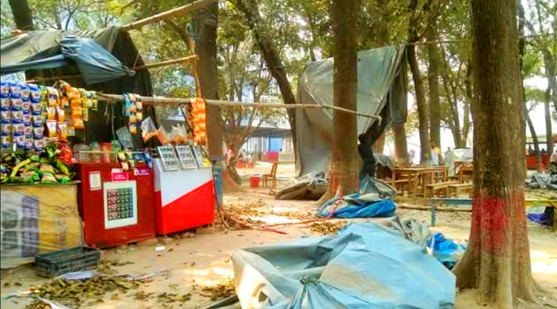 রাবি ক্যাম্পাসের অভ্যন্তরে অর্ধশতাধিক অবৈধ দোকান উচ্ছেদ