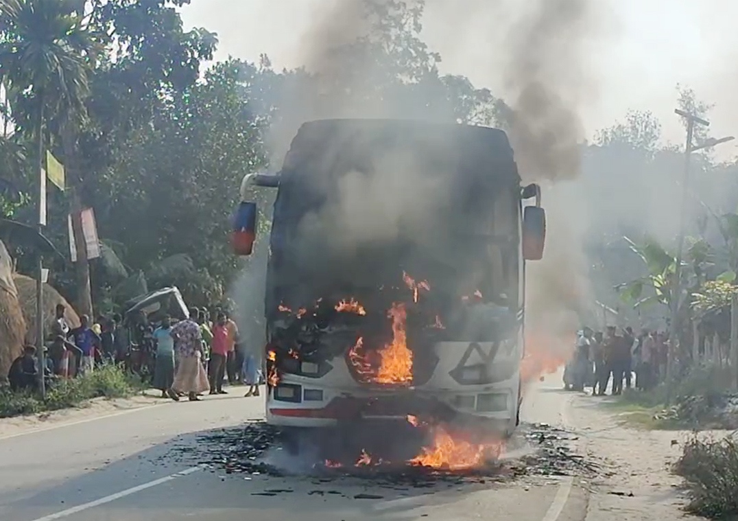  বাস-অটোরিক্সার মুখোমুখি সংঘর্ষে নিহত এক জন 
