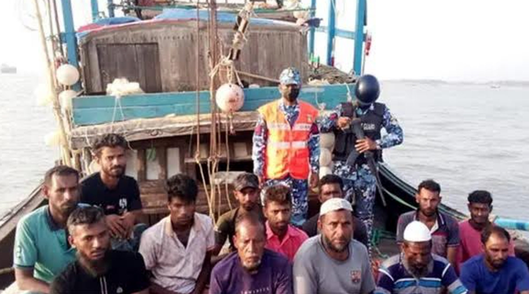 ইঞ্জিন বিকল হয়ে ৪ দিন ধরে সমুদ্রে ভাসছিলেন ১৩ জেলে, উদ্ধার করল গার্ড