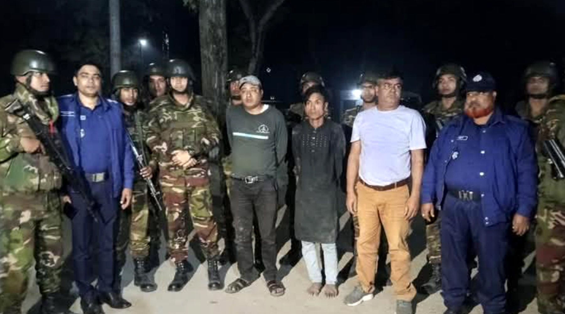 জামালপুরে যৌথ বাহিনীর অভিযানে বিএনপির শীর্ষ ৩ চাঁদাবাজ গ্রেপ্তার